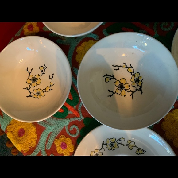 Vintage Set! 1 tea cup, 2 bowls, 2 saucers - Picture 3 of 7